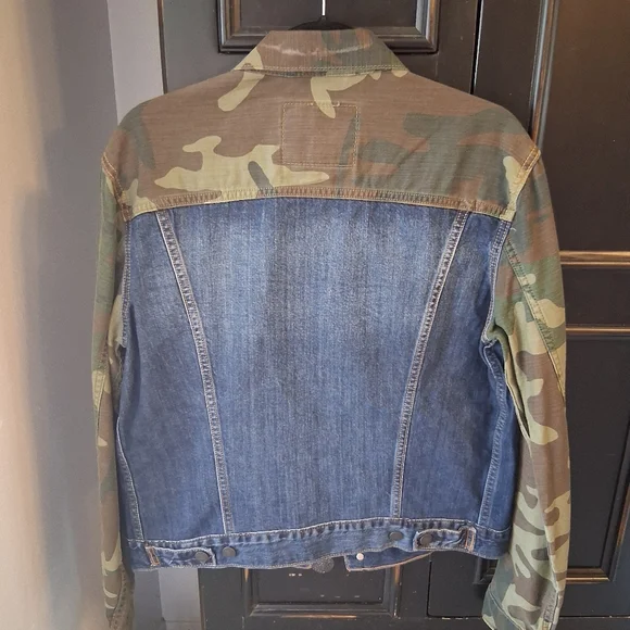 Levi's Green and Blue Camouflage Denim Jacket - Picture 2 of 3